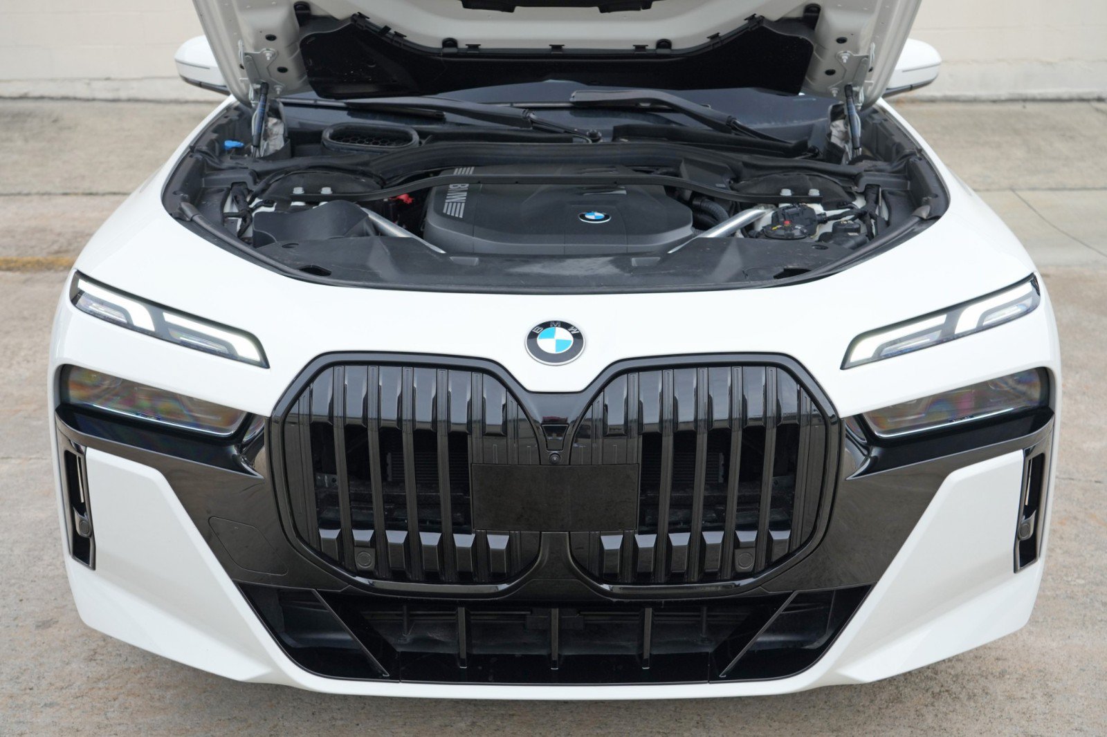 Used 2023 BMW 740i RWD image 8