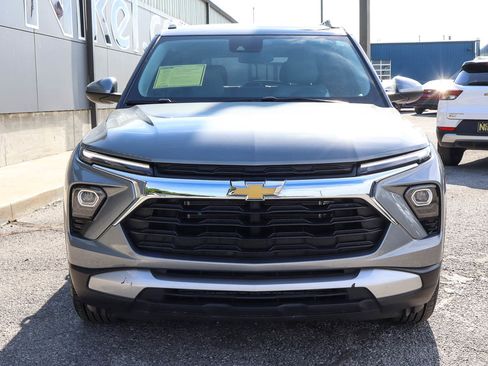 Used 2025 Chevrolet TrailBlazer LT FWD image 2