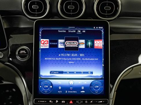 Used 2025 Mercedes-Benz GLC 350e 4MATIC image 17