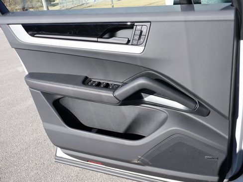 New 2026 Porsche Cayenne E-Hybrid Coupe image 36