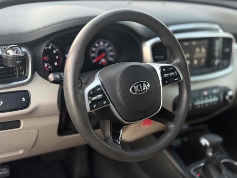 Used 2020 Kia Sorento LX FWD image 23