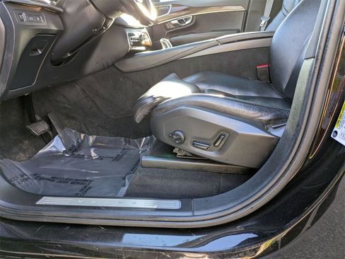Used 2016 Volvo XC90 T8 Momentum w/ Vision Package image 12