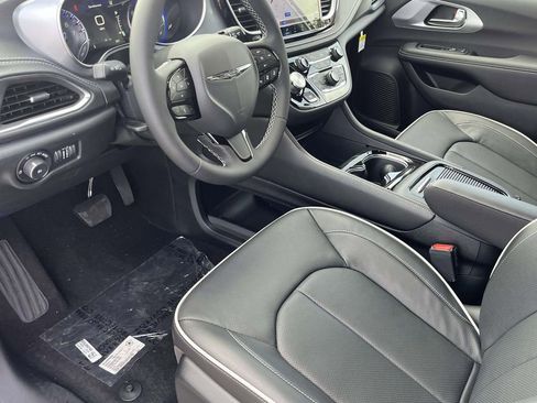 New 2026 Chrysler Pacifica Limited w/ S Appearance Package image 16