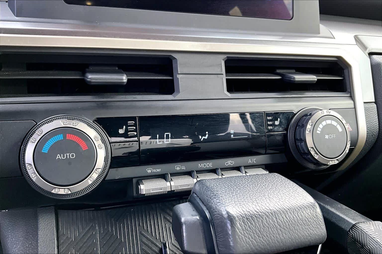 Used 2024 Toyota Tacoma TRD Sport AWD/4WD image 34
