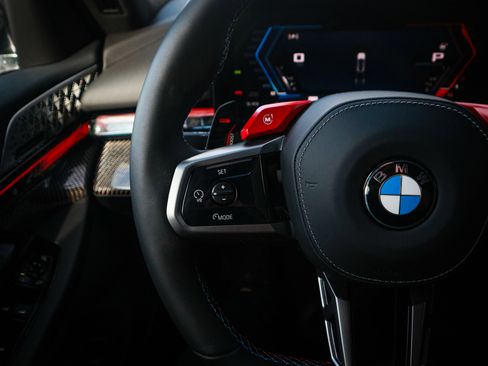 Used 2025 BMW M5 Touring image 18