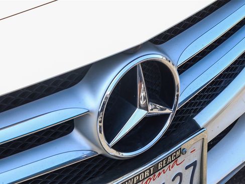 Used 2018 Mercedes-Benz C 300 Sedan image 3