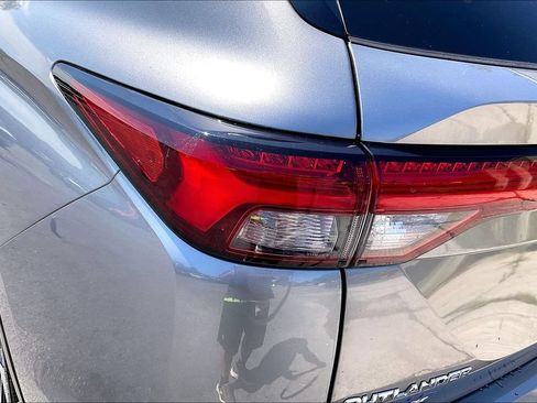 Used 2022 Mitsubishi Outlander SEL AWD/4WD image 28
