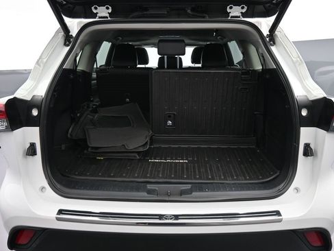 Certified 2023 Toyota Highlander XLE image 23