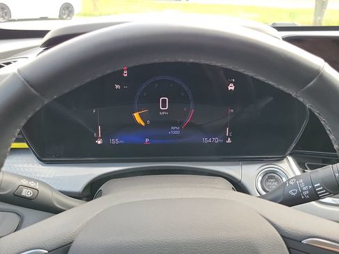 Used 2025 Chevrolet Trax LT w/ LT Convenience Package FWD image 29