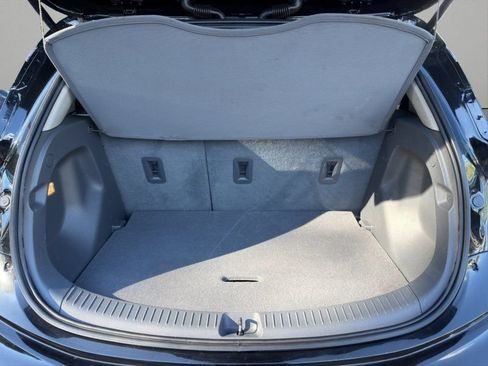 Used 2018 Chevrolet Bolt Premier w/ Driver Confidence II Package FWD image 11