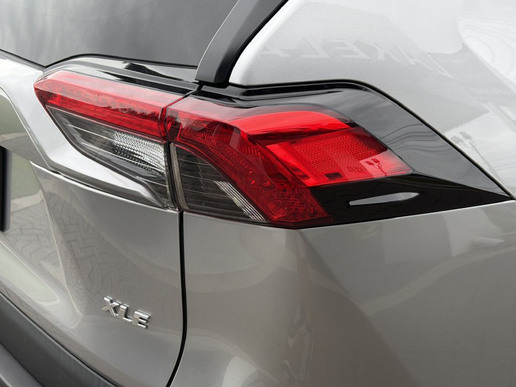 Used 2022 Toyota RAV4 XLE w/ Convenience Package FWD image 11