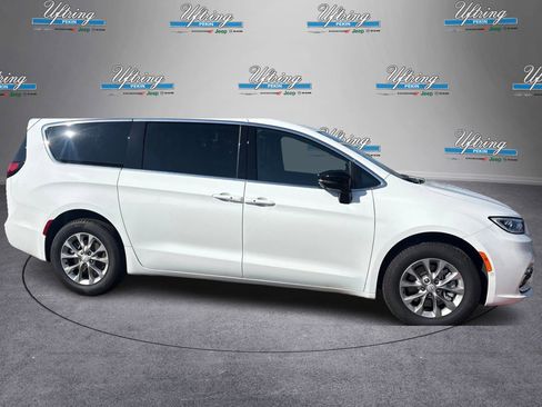 New 2026 Chrysler Pacifica Limited w/ Uconnect Theater Family Group image 2