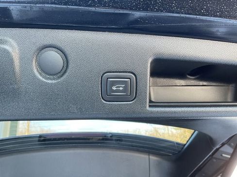 Used 2020 Chevrolet Equinox LT w/ Driver Convenience Package image 27