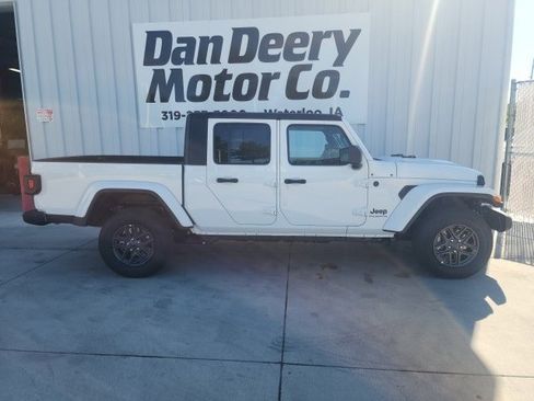 New 2025 Jeep Gladiator Sport image 8