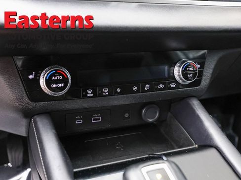 Used 2024 Mitsubishi Outlander SE AWD/4WD image 19