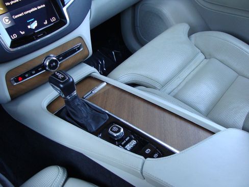 Used 2019 Volvo XC90 T6 Inscription w/ Protection Package image 17