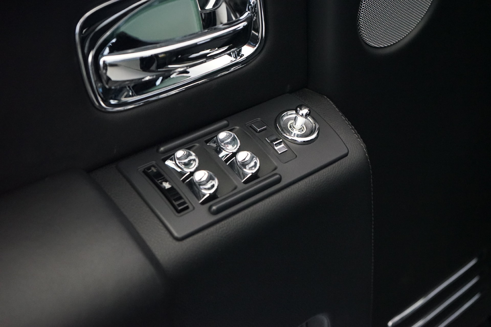 Used 2013 Rolls-Royce Phantom Sedan RWD image 30