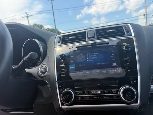 Used 2019 Subaru Outback 2.5i Limited AWD/4WD image 21
