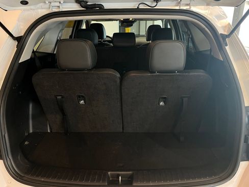 Used 2024 Kia Sorento S image 32