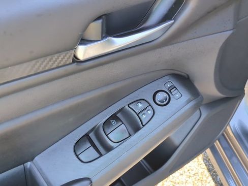 Used 2024 Nissan Altima 2.5 SV FWD image 13
