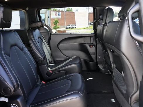 Used 2025 Chrysler Pacifica Select FWD image 10