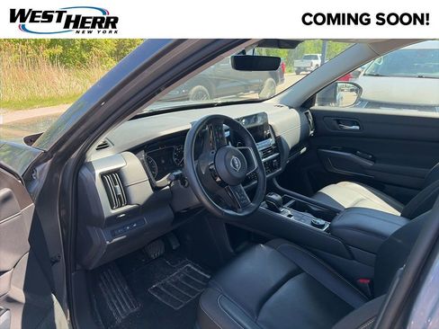Used 2023 Nissan Pathfinder SL AWD/4WD image 5