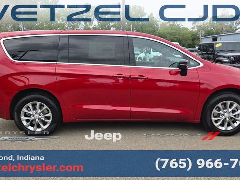 New 2027 Chrysler Pacifica Select AWD/4WD image 8