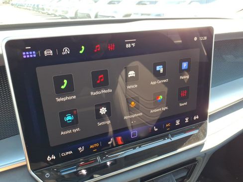 New 2026 Volkswagen Tiguan SE image 16