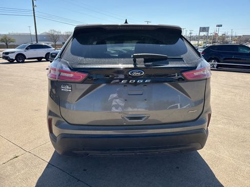 Used 2022 Ford Edge SE image 6