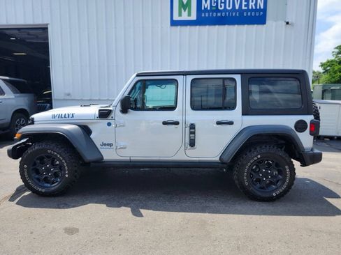 Used 2023 Jeep Wrangler Unlimited w/ Cold Weather Group AWD/4WD image 2