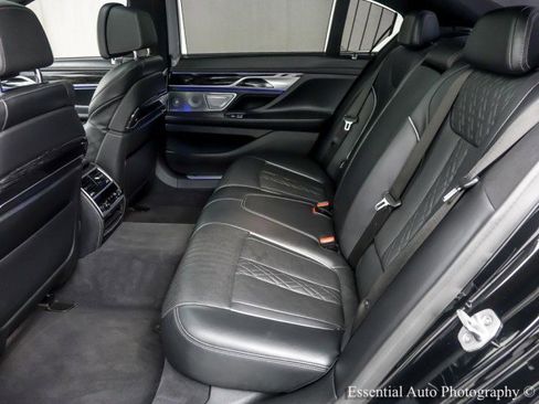 Used 2022 BMW 750i xDrive w/ Executive Package AWD/4WD image 14