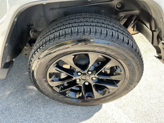 Used 2023 Jeep Wrangler Unlimited Sahara AWD/4WD image 13