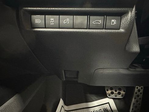 Used 2025 Toyota Camry SE image 17