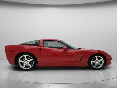 Used 2005 Chevrolet Corvette Coupe w/ Preferred Equipment Group RWD image 4