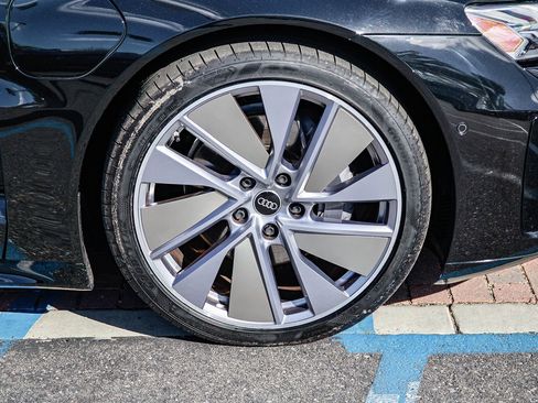 Used 2022 Audi e-tron GT Prestige w/ Prestige Package image 10