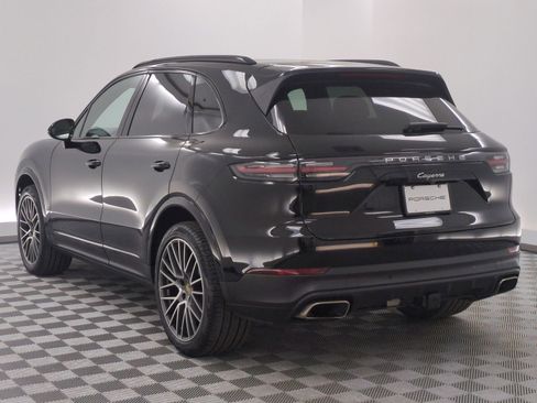 Certified 2023 Porsche Cayenne Platinum Edition AWD/4WD image 3