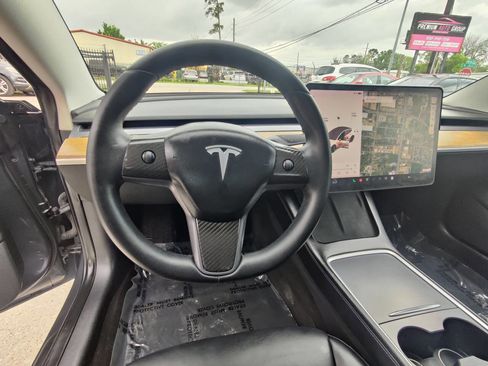 Used 2021 Tesla Model 3 Standard Range Plus image 17