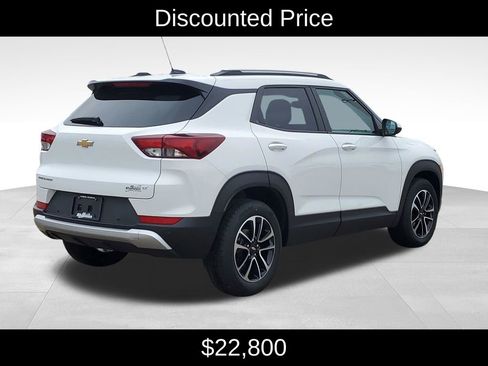 Used 2024 Chevrolet TrailBlazer LT w/ Convenience Package image 3