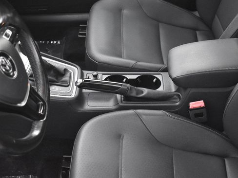 Used 2015 Volkswagen Golf S image 26