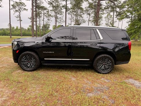 Used 2023 GMC Yukon SLT RWD image 2