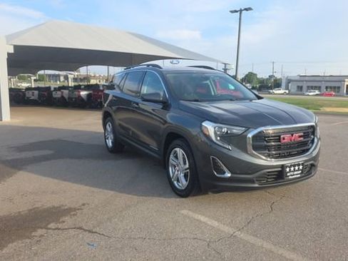 Used 2020 GMC Terrain SLE w/ Driver Convenience Package FWD image 4