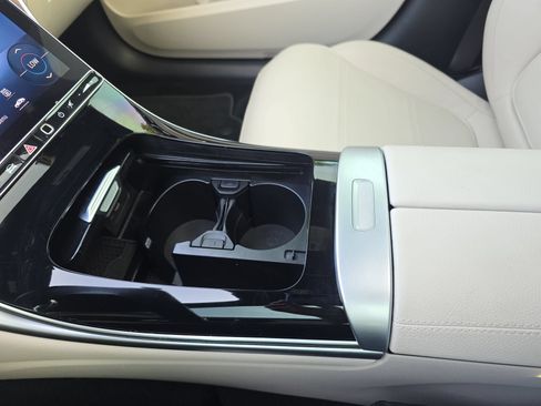 Used 2024 Mercedes-Benz C 300 Sedan image 25