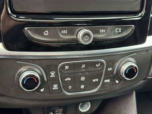 Used 2023 Chevrolet Traverse LT w/ LT Premium Package image 28