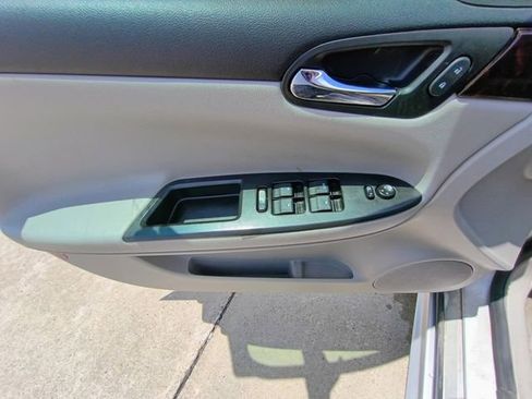 Used 2015 Chevrolet Impala LT w/ LT Sunroof Package FWD image 18