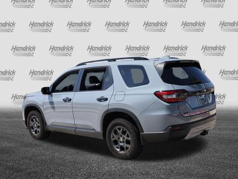 Used 2025 Honda Pilot TrailSport image 7