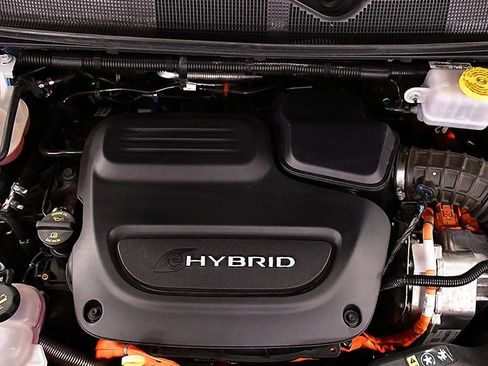 Used 2023 Chrysler Pacifica Touring-L w/ S Appearance Package FWD image 32