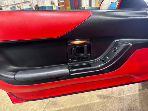 Used 1995 Chevrolet Corvette Convertible RWD image 10