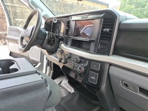Used 2025 Ford F350 XLT AWD/4WD image 23