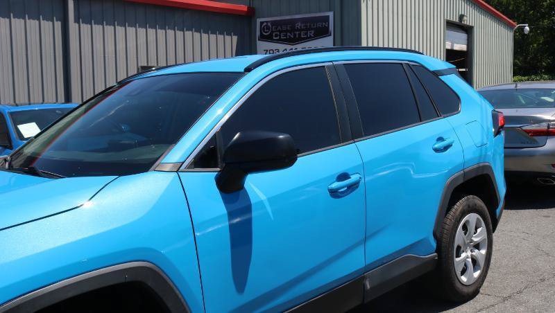 Used 2021 Toyota RAV4 LE FWD image 4