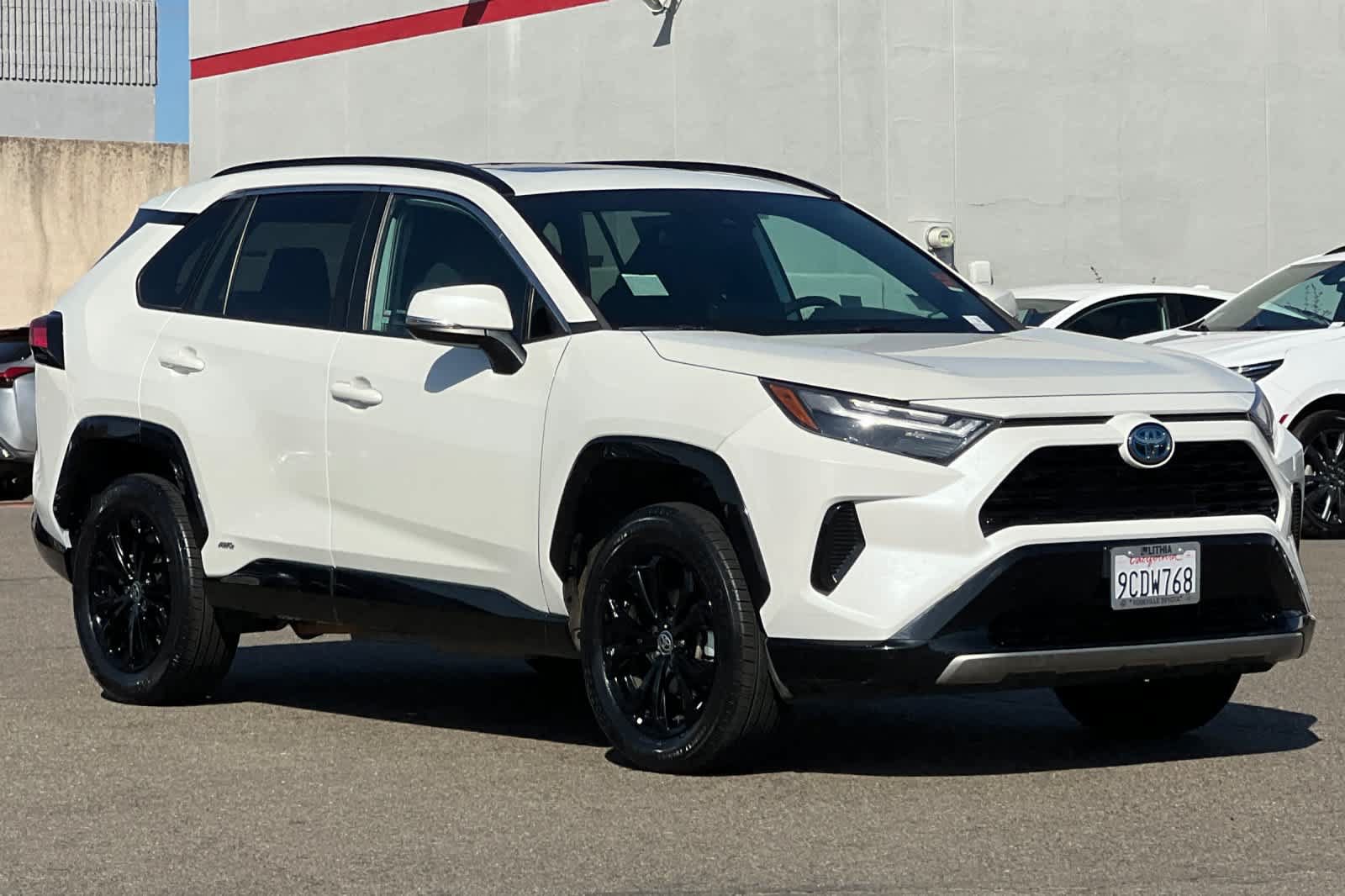 Used 2022 Toyota RAV4 SE w/ Convenience Package AWD/4WD image 5
